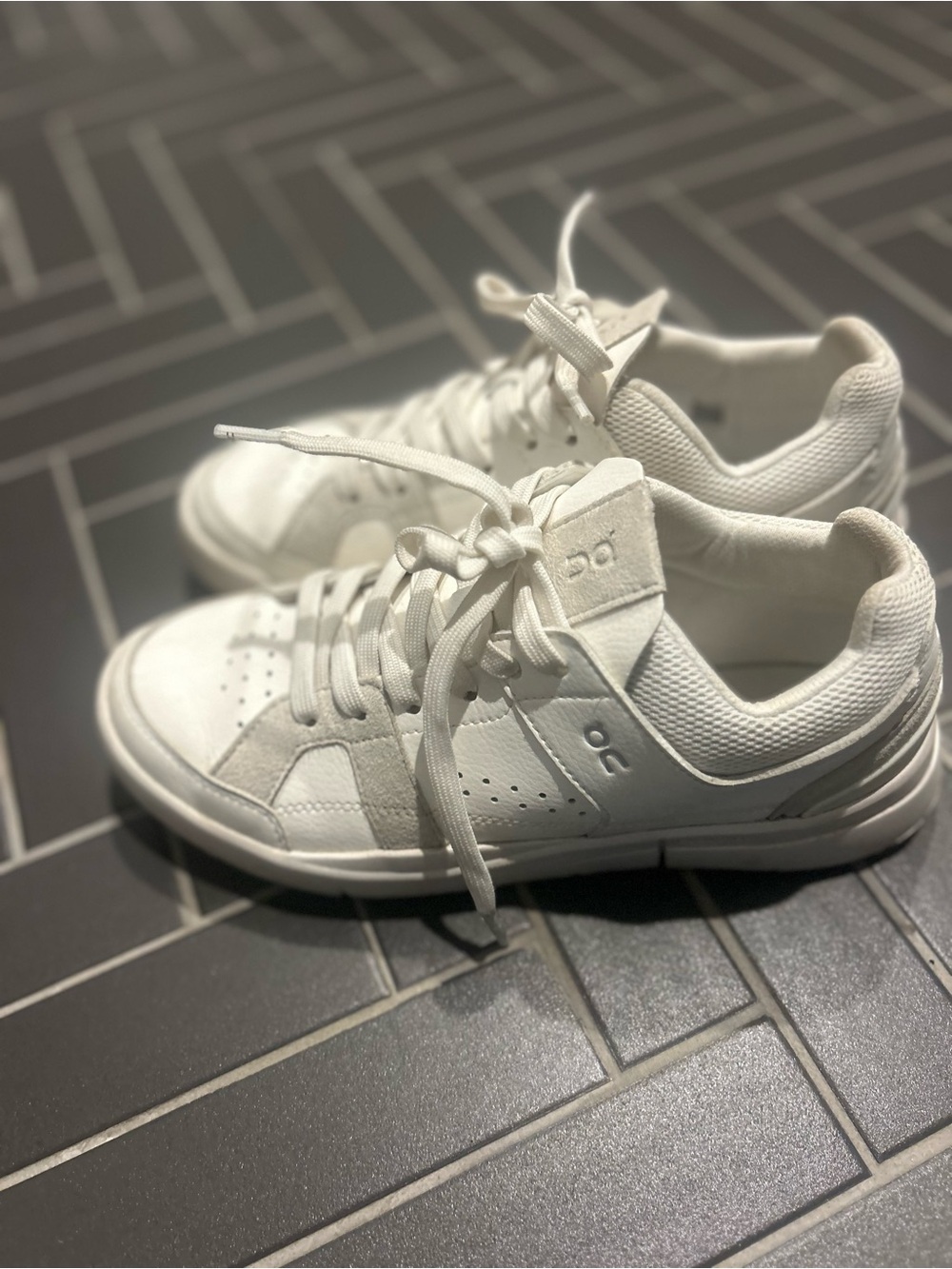 On - The Roger Clubhouse Women’s Sneaker Tennis Shoe - Size 7